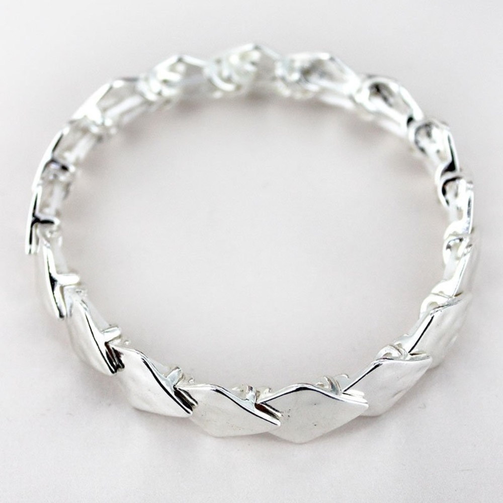 2/$15-HAMMERED SILVERTONE OVERLAP DIAMOND BRACELET